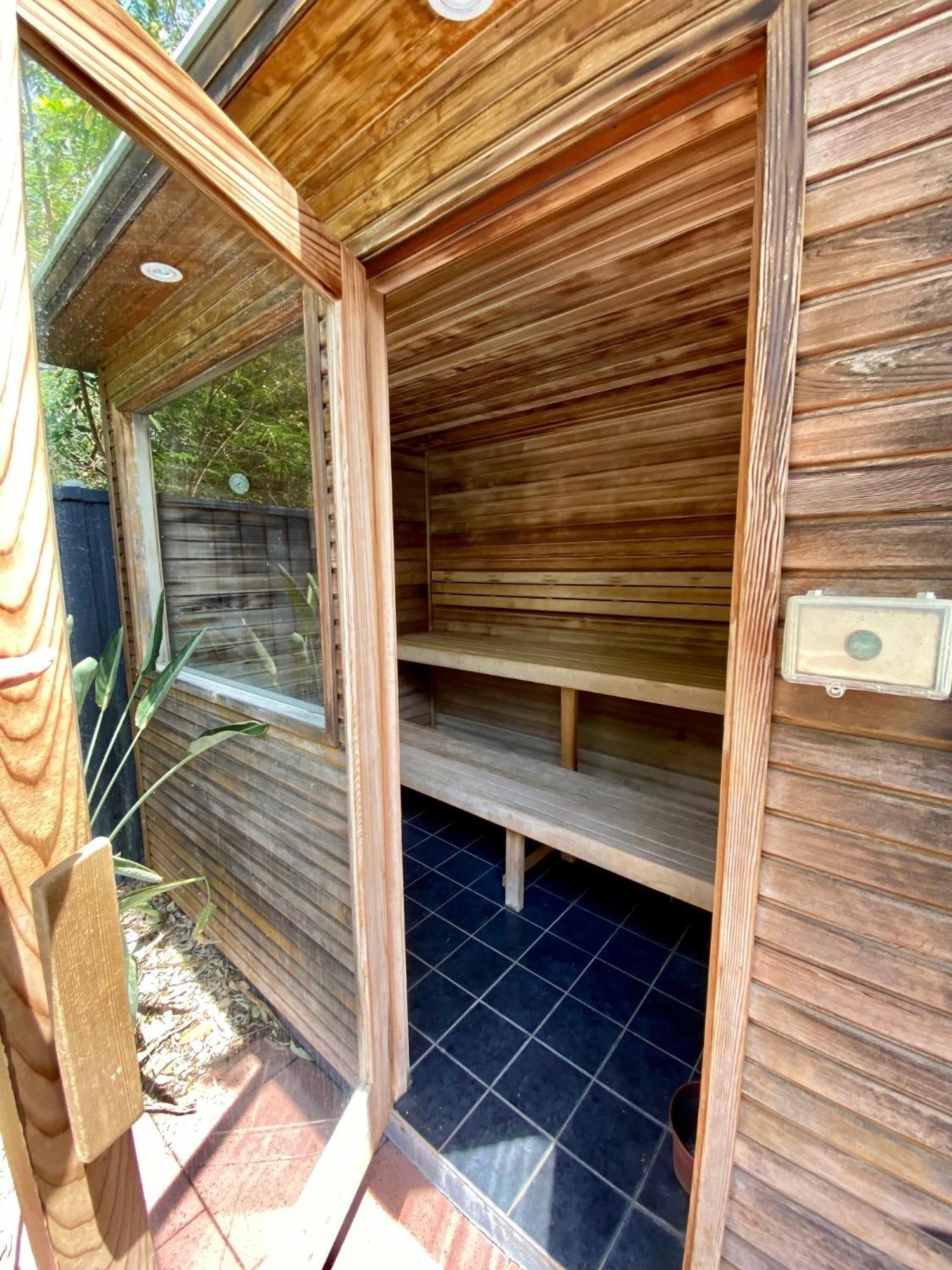 Вилла Quarterdecks Retreat Urangan Экстерьер фото