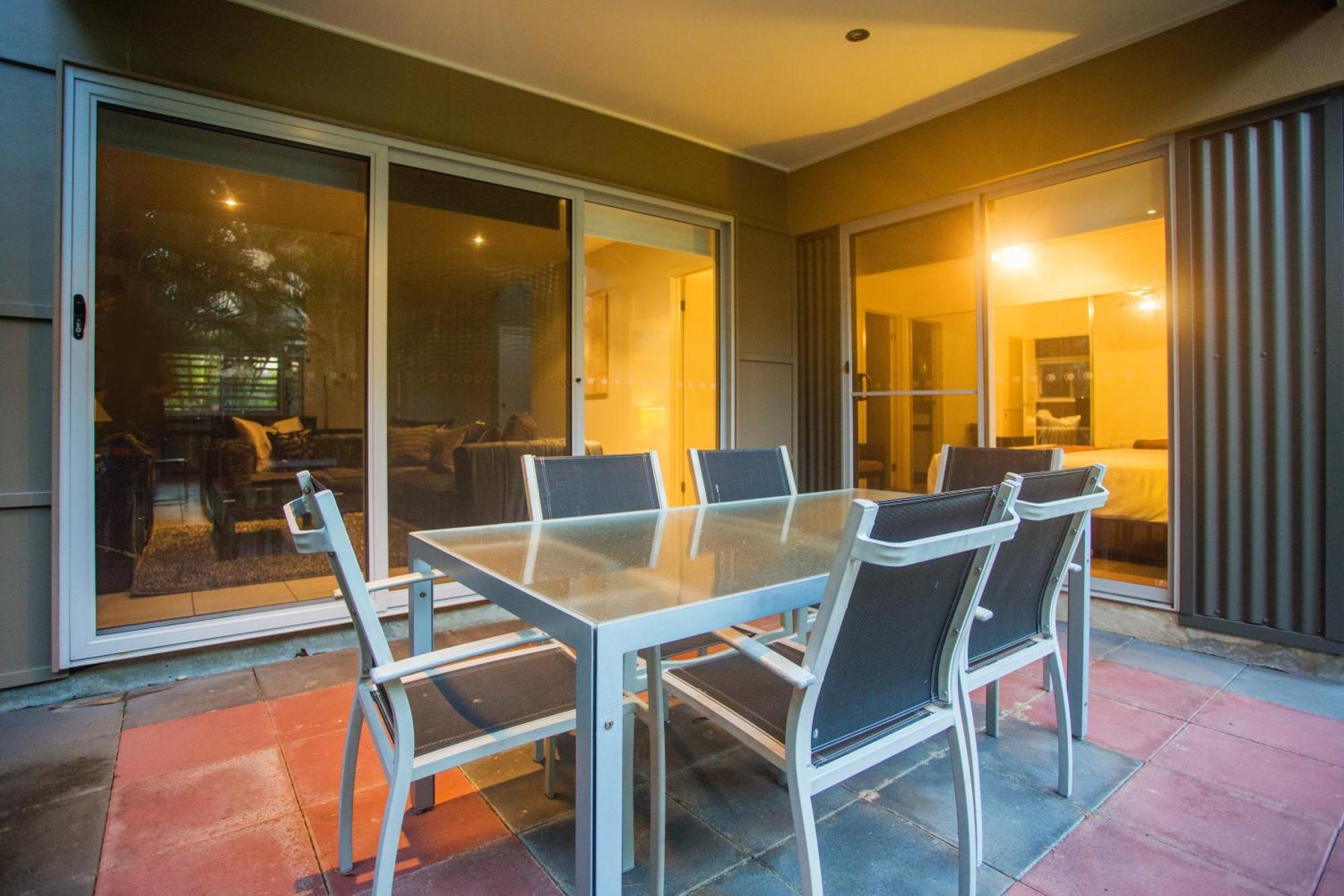 Вилла Quarterdecks Retreat Urangan Номер фото
